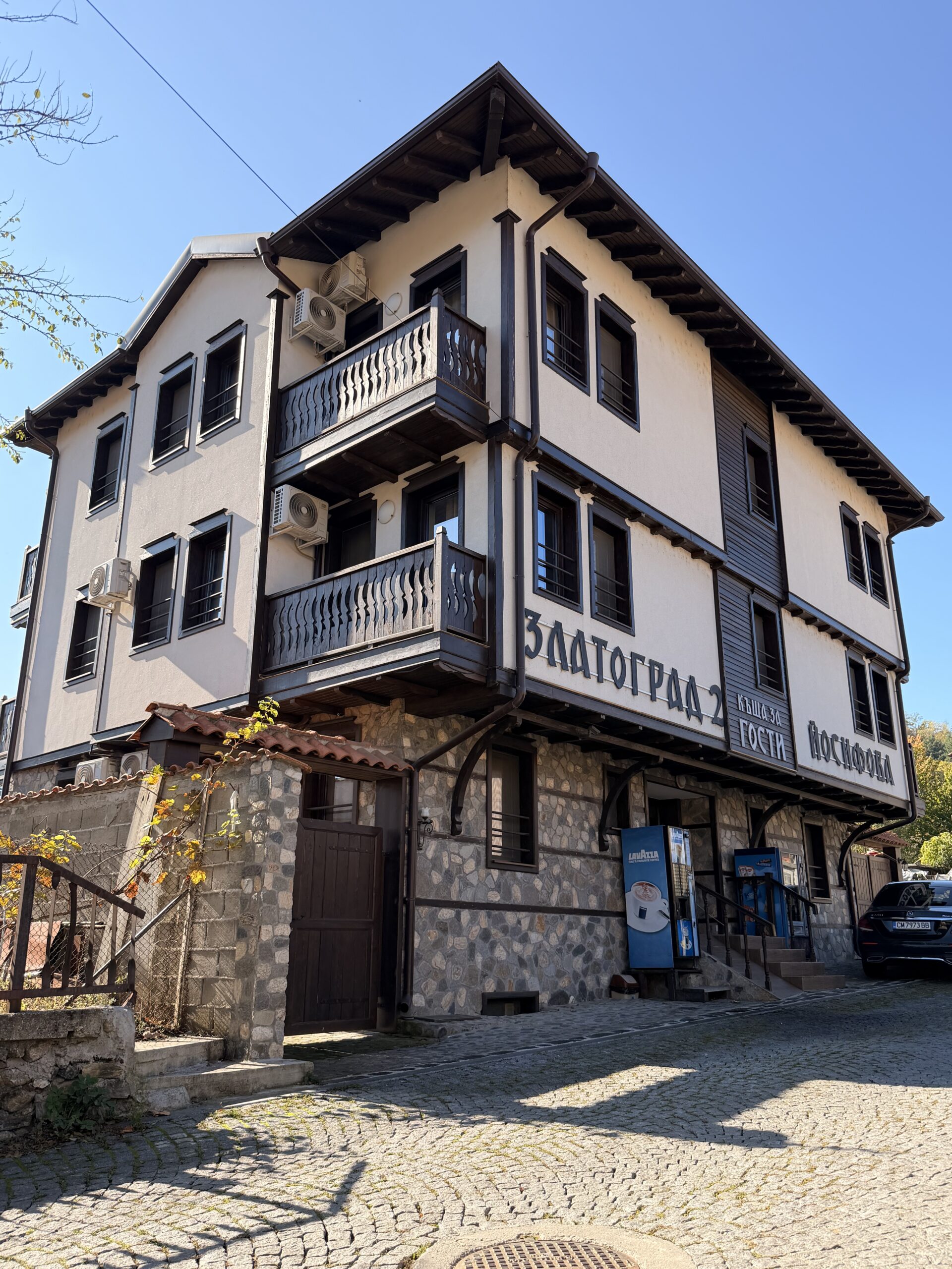 hotel latograd 2 outside